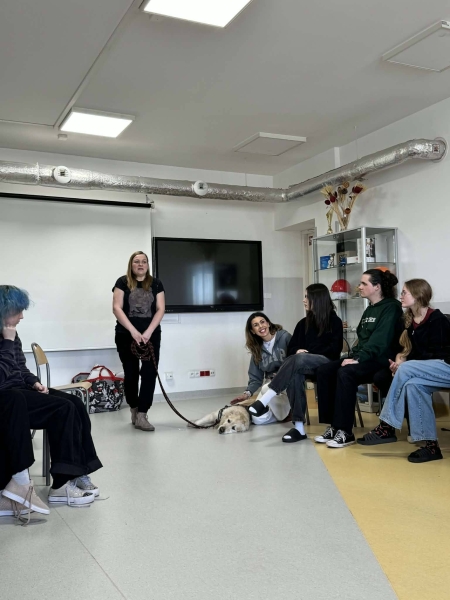 O dogoterapii – spotkanie ze specjalistką, p. K. Sirak i Felicją